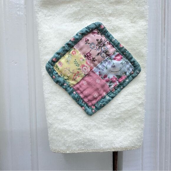 New Vintage quilted bath towel set by Grand Prix Avanti made in USA. - Picture 3 of 6